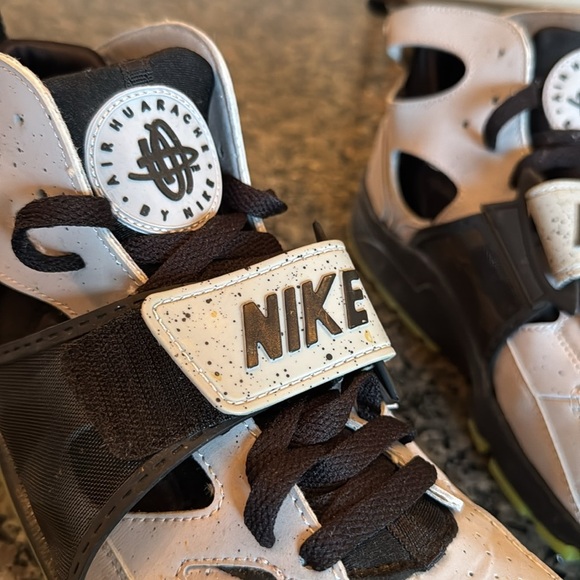 Nike air trainer huarache premium 647591 Shoes - Black and Yellow EUC 10.5 - Picture 14 of 16